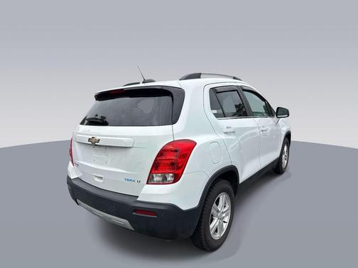 Summit White 2016 Chevrolet Trax LT