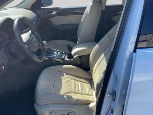 Glacier White Metallic 2013 Audi Q5 2.0T Premium Plus