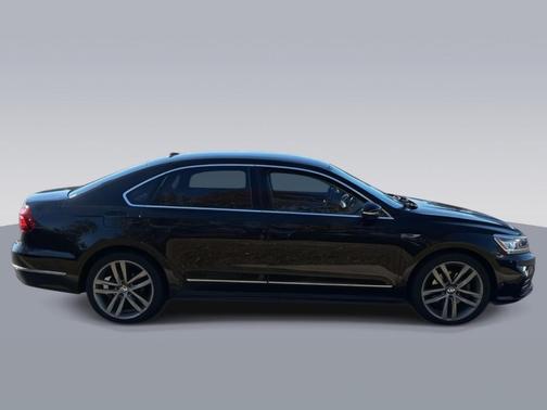 2017 Volkswagen Passat 1.8T R-Line w/Comfort