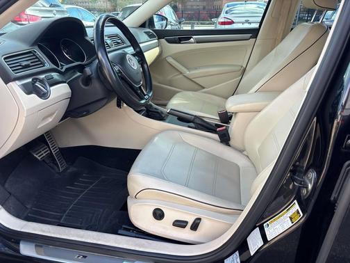 2017 Volkswagen Passat 1.8T R-Line w/Comfort