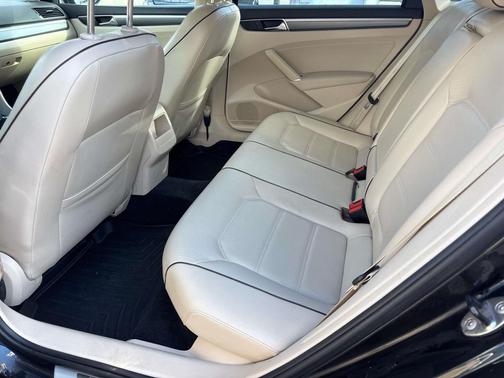 2017 Volkswagen Passat 1.8T R-Line w/Comfort