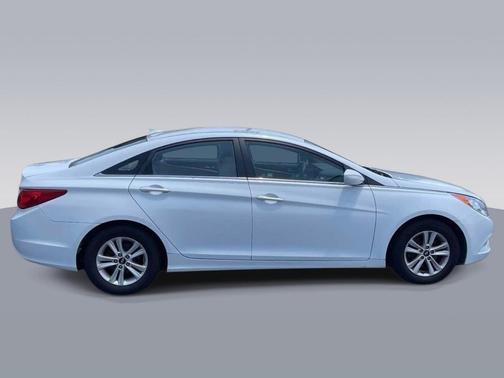 Shimmering White 2013 Hyundai SONATA GLS
