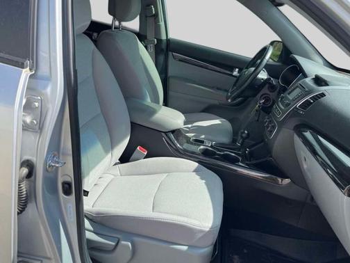 Bright Silver 2014 Kia Sorento LX