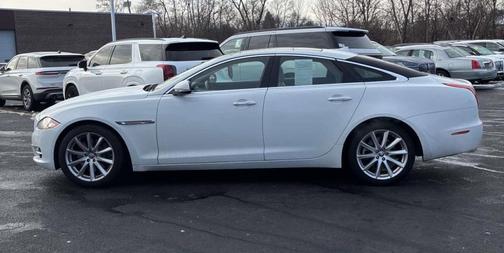 2013 Jaguar XJ Base