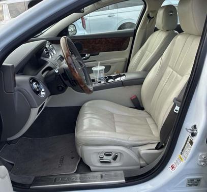 2013 Jaguar XJ Base