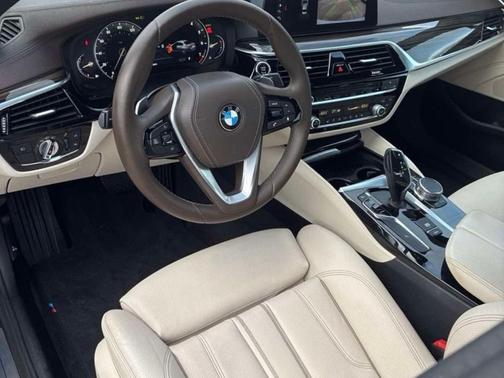 2017 BMW 530 530i Sedan