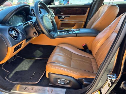 2013 Jaguar XJ Base