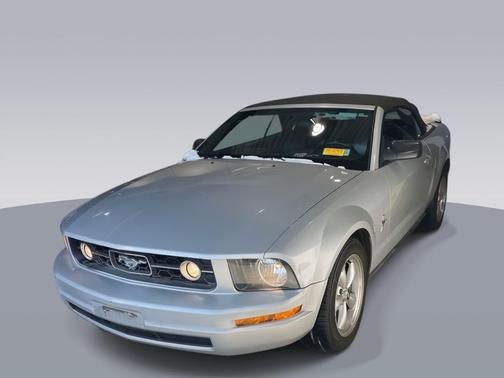 2007 Ford Mustang Deluxe