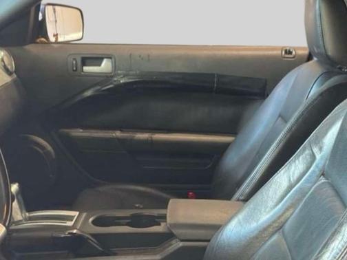 2007 Ford Mustang Deluxe