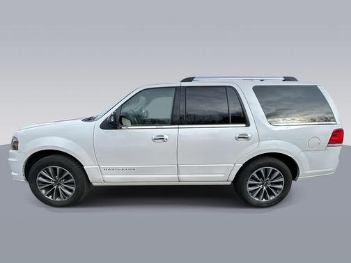 2015 Lincoln Navigator Base