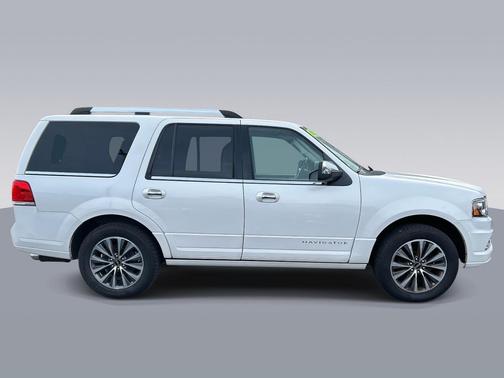 2015 Lincoln Navigator Base