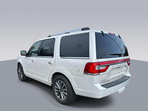 2015 Lincoln Navigator Base