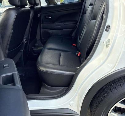 Diamond White Pearl 2016 Mitsubishi Outlander Sport 2.4 GT