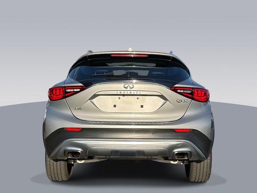 2017 INFINITI QX30 Premium