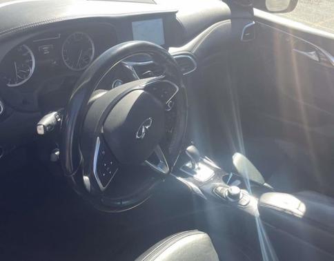 2017 INFINITI QX30 Premium