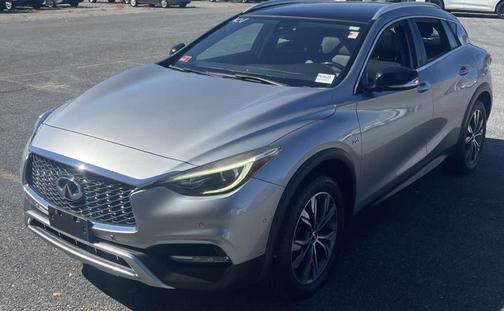 2017 INFINITI QX30 Premium