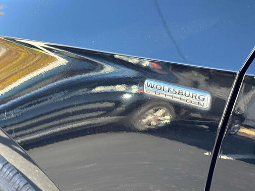2014 Volkswagen Passat 2.5L Wolfsburg Edition