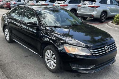 2014 Volkswagen Passat 2.5L Wolfsburg Edition