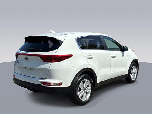 Clear White 2017 Kia Sportage LX