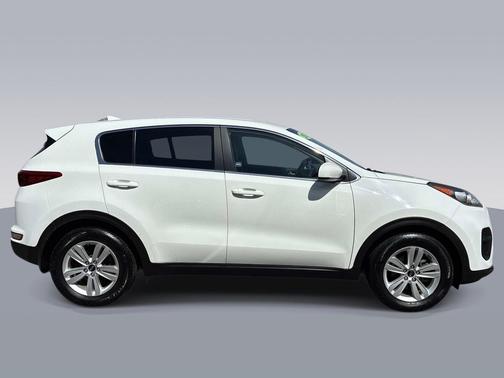 Clear White 2017 Kia Sportage LX