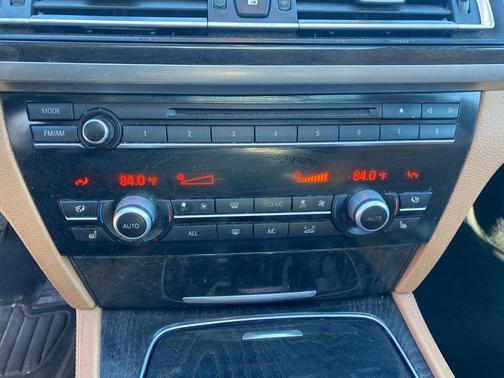 2013 BMW 750 i xDrive