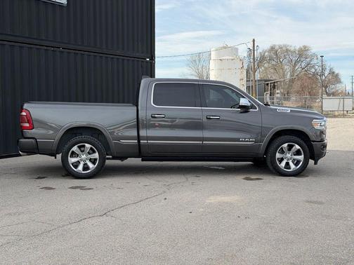 Granite Crystal Metallic Clearcoat 2019 RAM 1500 Limited