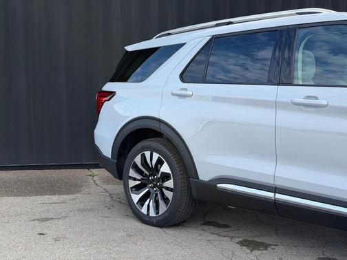 Space White Metallic 2026 Ford Explorer Platinum
