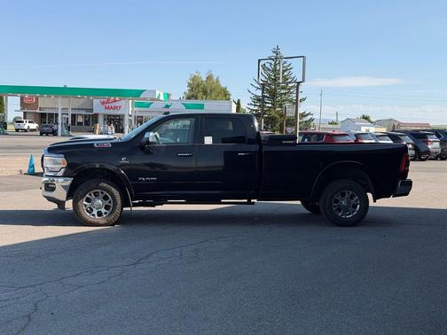 Diamond Black Crystal Pearlcoat 2020 RAM 3500 Laramie Crew Cab 4x4 8' Box