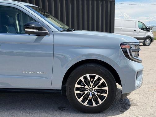 Glacier Gray Metallic TriCoat 2025 Ford Expedition Platinum