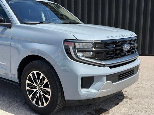 Glacier Gray Metallic TriCoat 2025 Ford Expedition Platinum