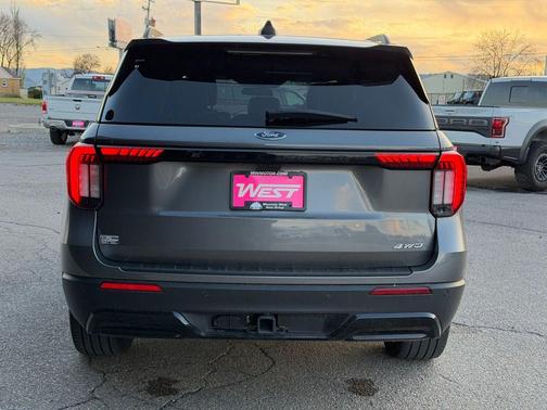 Carbonized Gray Metallic 2025 Ford Explorer ST-Line