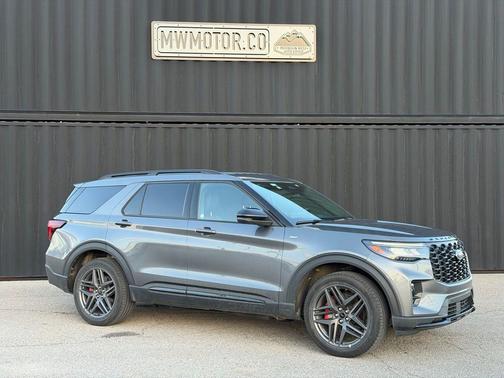 Carbonized Gray Metallic 2025 Ford Explorer ST-Line