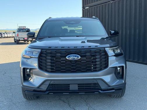 Carbonized Gray Metallic 2025 Ford Explorer ST-Line