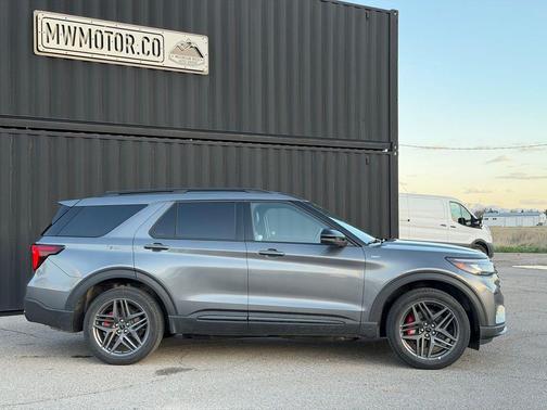 Carbonized Gray Metallic 2025 Ford Explorer ST-Line