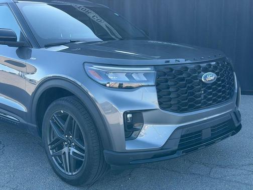 Carbonized Gray Metallic 2025 Ford Explorer ST-Line