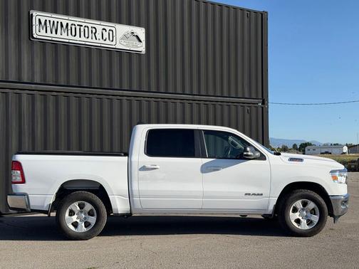 Bright White Clearcoat 2022 RAM 1500 Big Horn/Lone Star