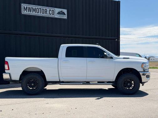 Bright White Clearcoat 2021 RAM 2500 Big Horn Crew Cab 4x4 6'4' Box
