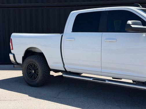 Bright White Clearcoat 2021 RAM 2500 Big Horn Crew Cab 4x4 6'4' Box