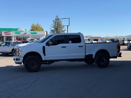 Oxford White 2024 Ford F-250 XL