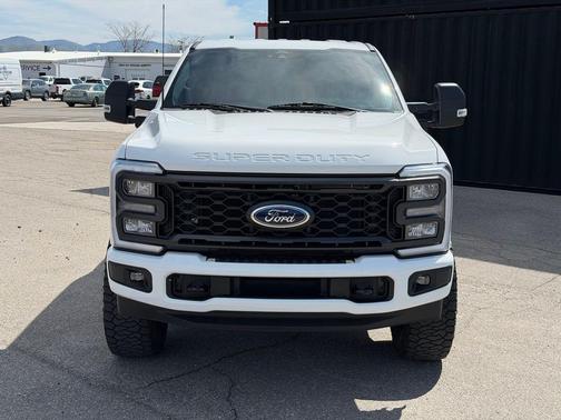 Oxford White 2024 Ford F-250 XL
