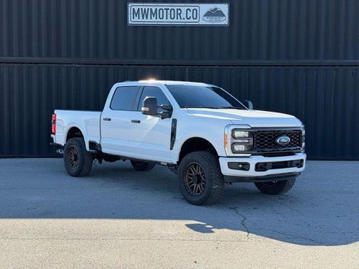 Oxford White 2024 Ford F-250 XL