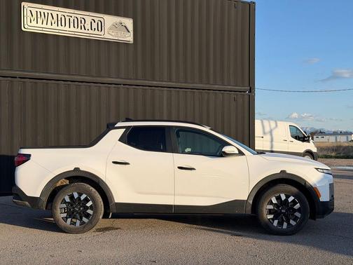 Atlas White 2025 Hyundai SANTA CRUZ SEL