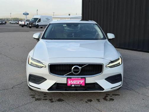 Crystal White Pearl Metallic 2020 Volvo S60 T6 Momentum