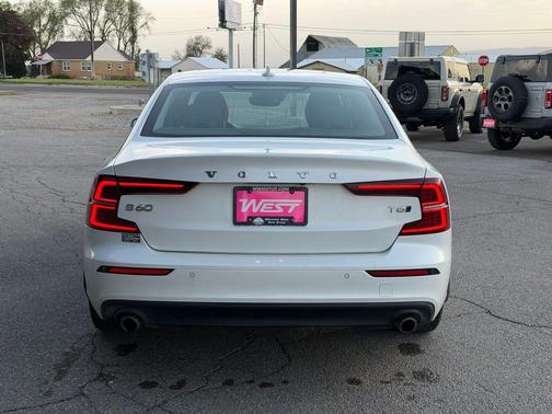 Crystal White Pearl Metallic 2020 Volvo S60 T6 Momentum
