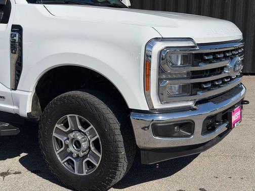 White 2023 Ford F-350 Lariat