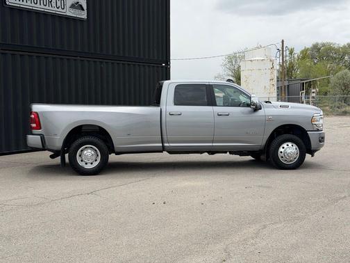 Billet Silver Metallic Clearcoat 2024 RAM 3500 Laramie Crew Cab 4x4 8' Box