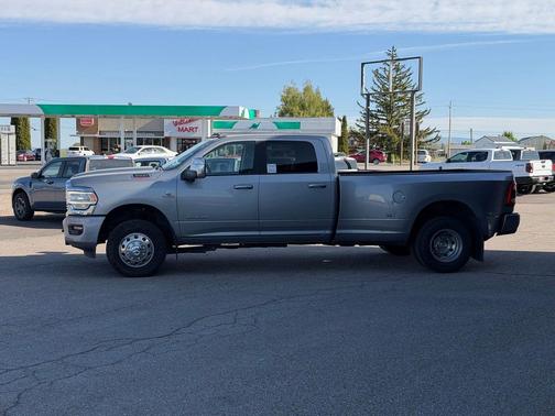 Billet Silver Metallic Clearcoat 2024 RAM 3500 Laramie Crew Cab 4x4 8' Box