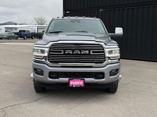 Billet Silver Metallic Clearcoat 2024 RAM 3500 Laramie Crew Cab 4x4 8' Box