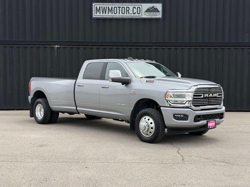 Billet Silver Metallic Clearcoat 2024 RAM 3500 Laramie Crew Cab 4x4 8' Box