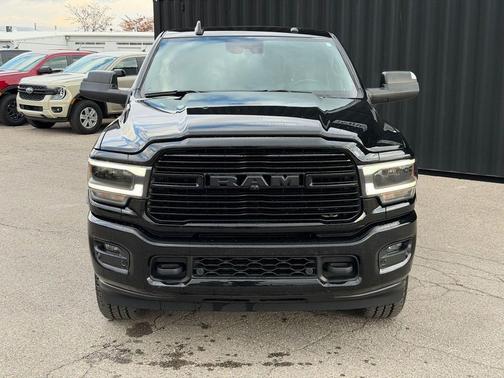 Diamond Black Crystal Pearlcoat 2020 RAM 3500 Laramie Crew Cab 4x4 6'4' Box